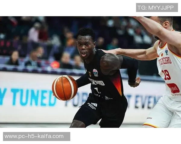 小萨德罗赞笑容满面拉文施罗德神情严肃国王新赛季定妆照震撼发布