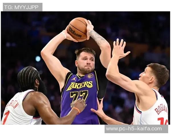 东契奇单节狂砍14分助球队逆转湖人苦苦追赶落后22分局势严峻